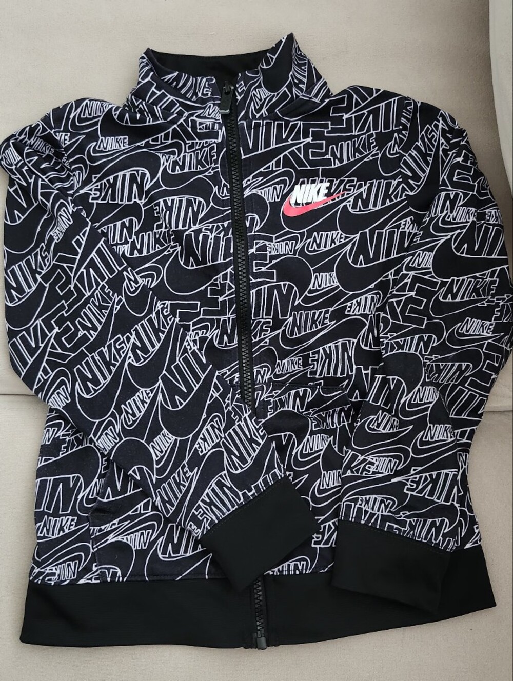 Nike Black & White Logo Print, Kids 6-7 Large